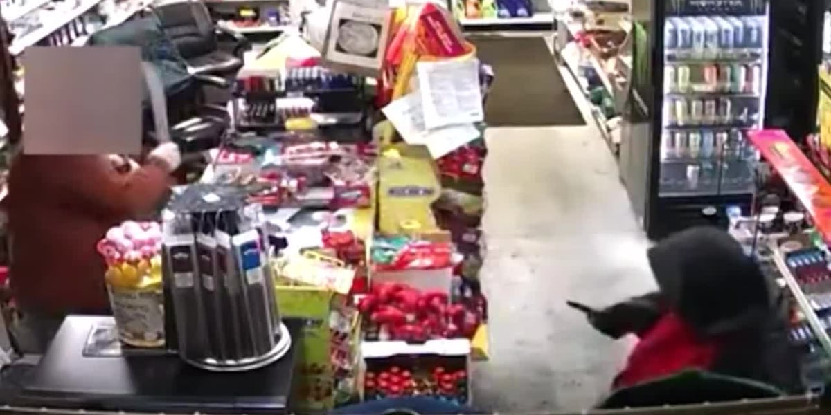 Convenience store owner defends himself with machete during robbery [Video]