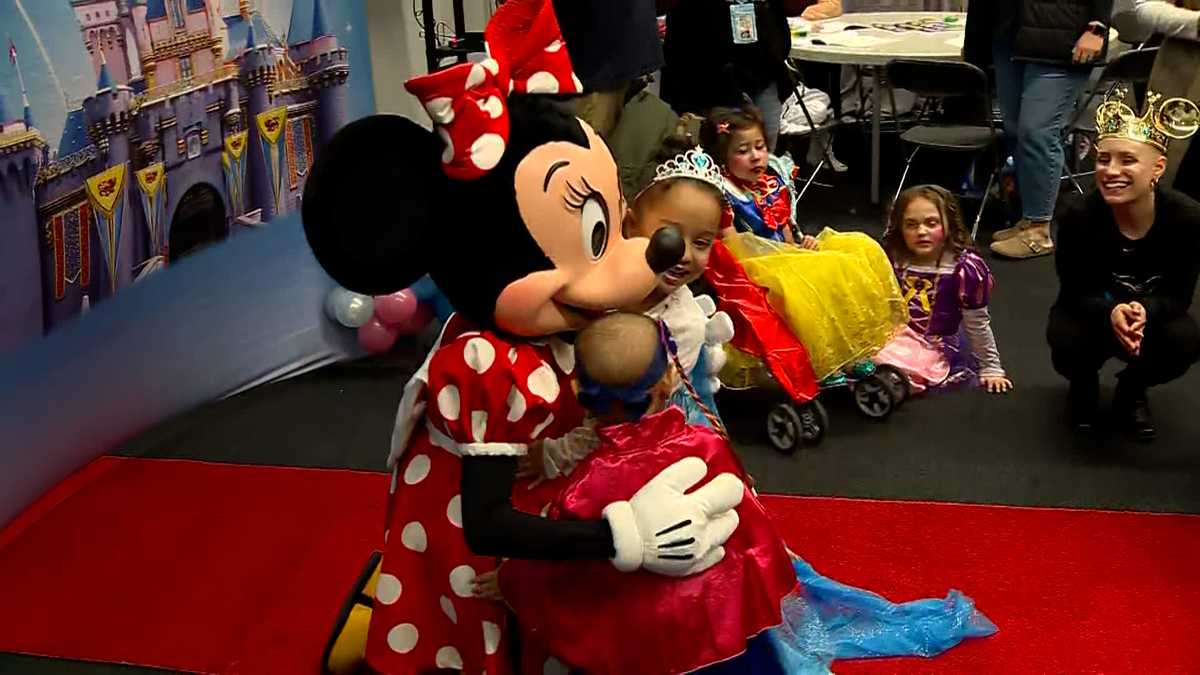 Jimmy Fund patients get red carpet treatment at ‘Disney on Ice’ [Video]