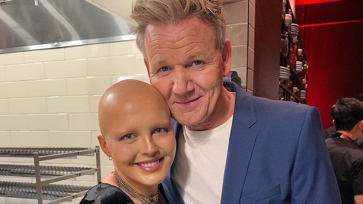 26-year-old woman with terminal cancer captures hearts the world over by bravely documenting her illness on TikTok – as celebrity chef Gordon Ramsay helps to fulfil her bucket list dream by flying her to Miami and cooking for her [Video]