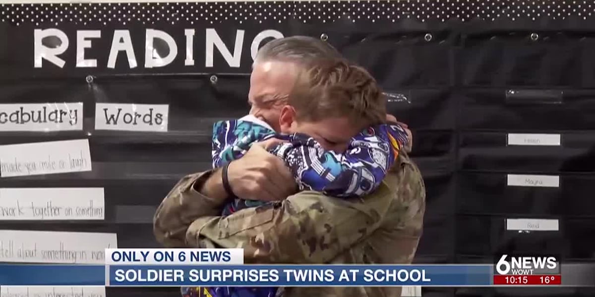 Soldier surprises twin children at Elkhorn elementary school [Video]