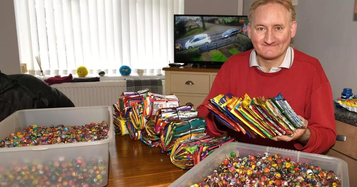 Dad collects 24,000 crisp packets after taking up ‘daft hobby’ to help cope with tragic loss [Video]