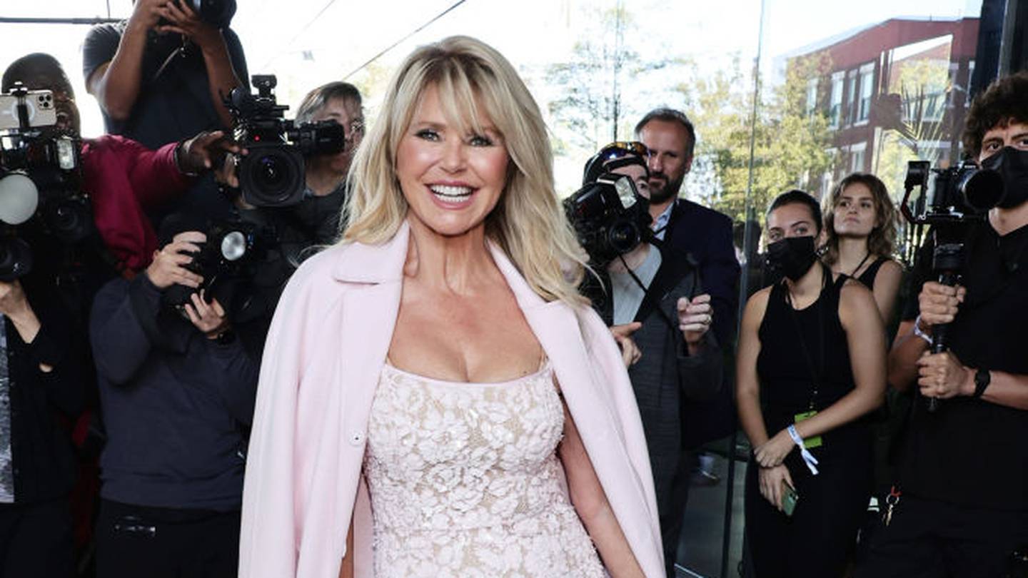 Christie Brinkley shares skin cancer diagnosis  WSB-TV Channel 2 [Video]