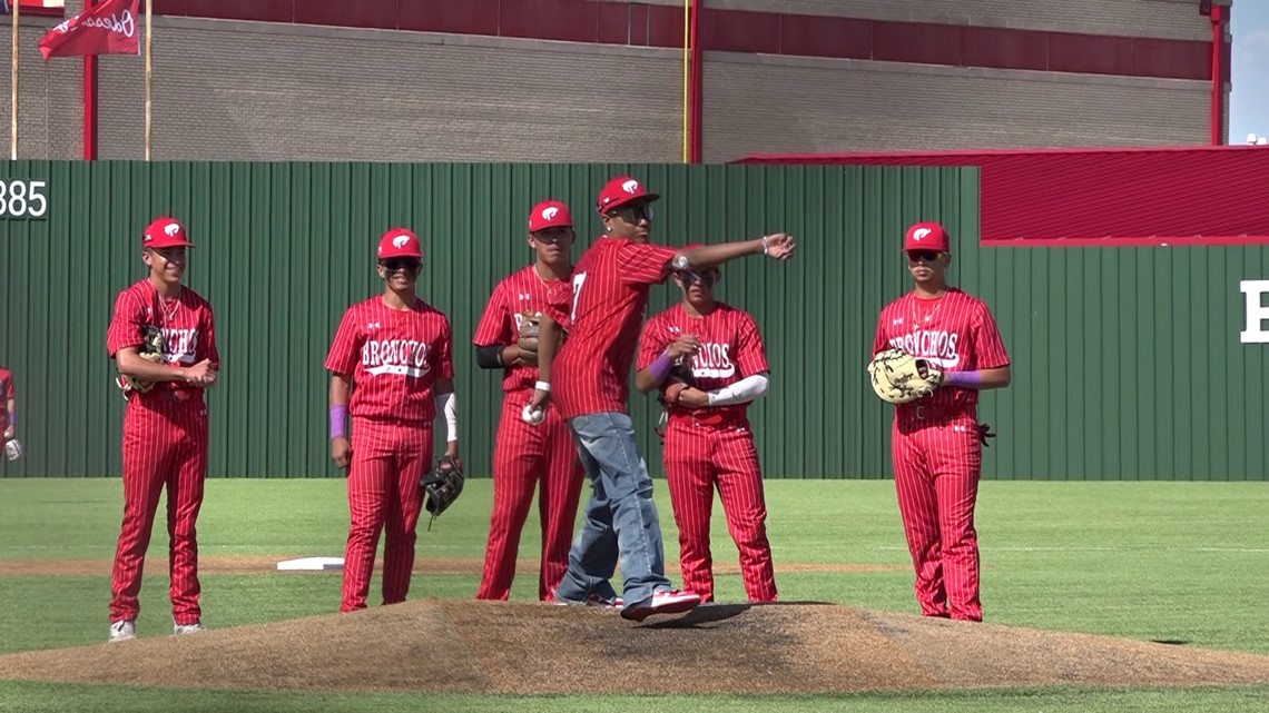 ‘EZ Strong’: How the Odessa High baseball team has come together in support of one of its own [Video]