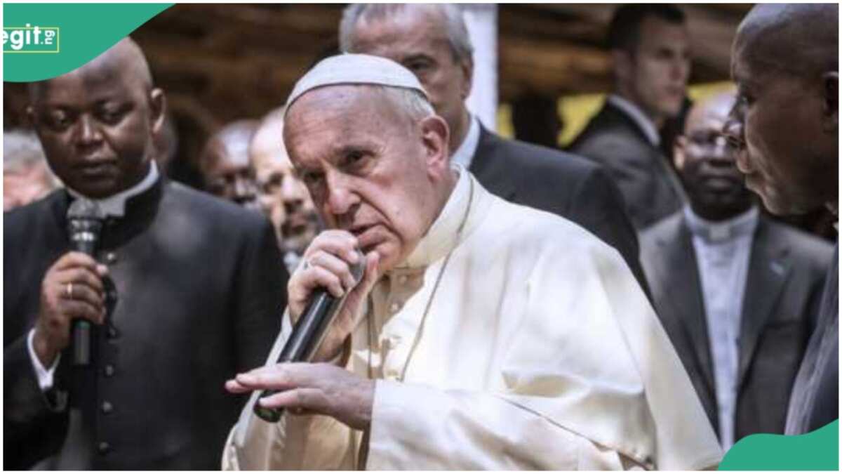 Pope Francis Caught in Picture Kissing US Musician Madonna? Fact Emerges [Video]