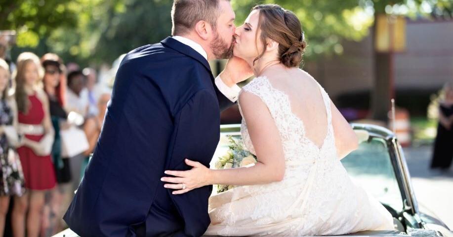 2 pediatric cancer patients who work together at St. Jude reconnect, get married | News [Video]