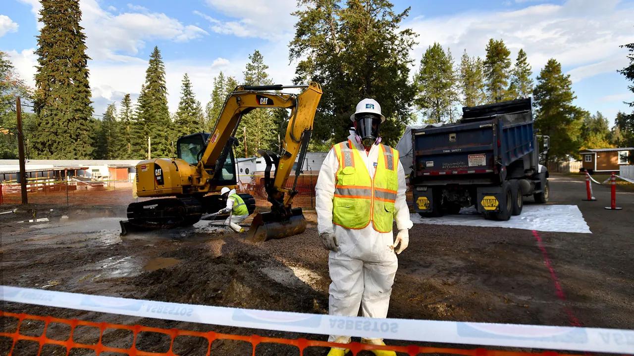 Montana wrongful death case alleges Warren Buffetts BNSF Railway polluted town with asbestos [Video]