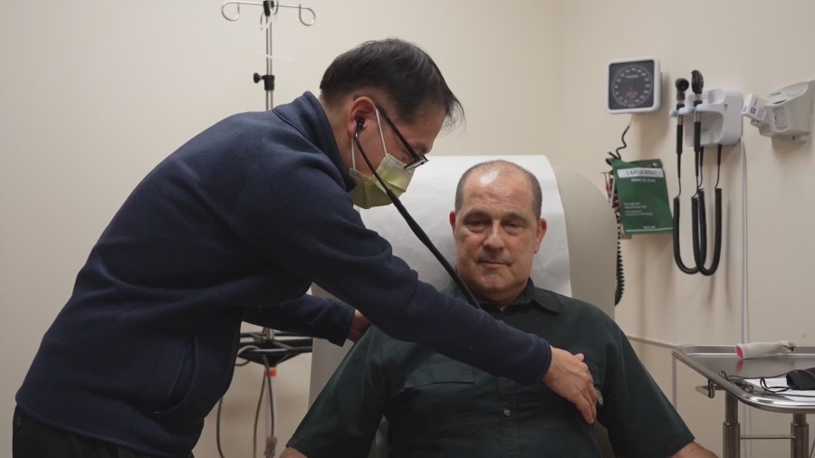 Thinking outside the box to save a life: Chicago doctors repair lungs outside the body [Video]