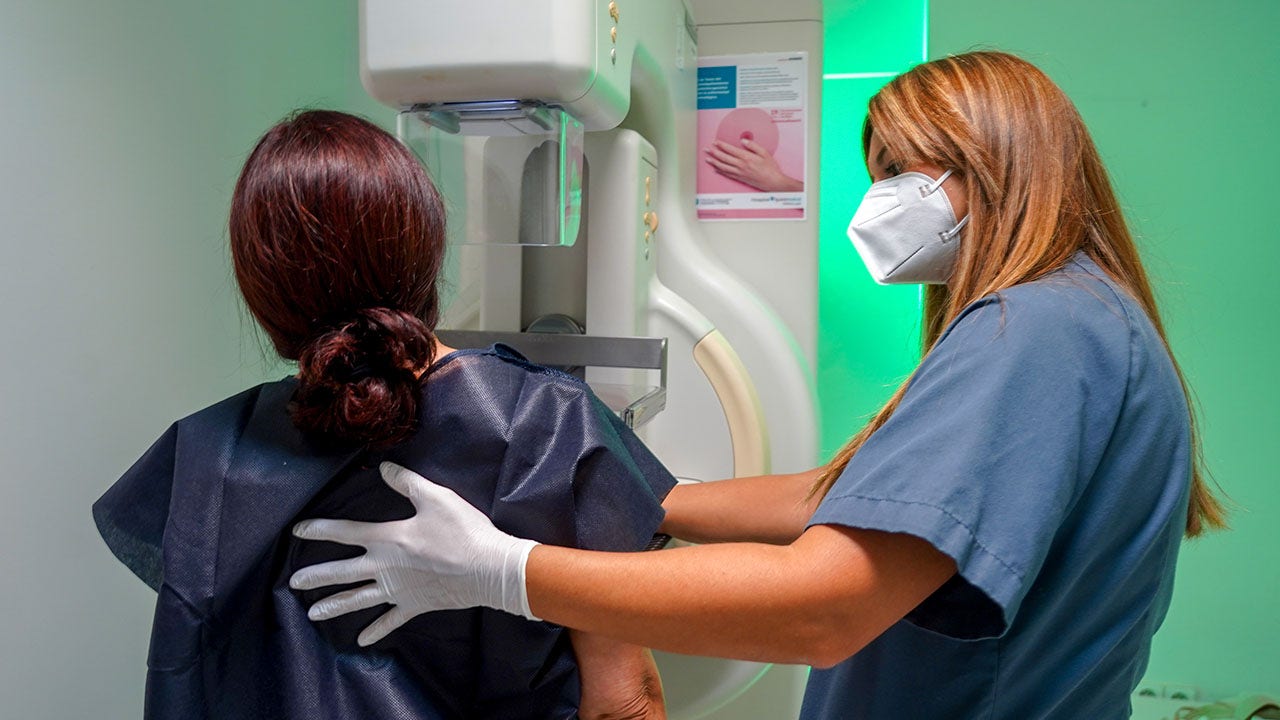 Mammogram screening to detect breast cancer should now start at 40, panel says [Video]