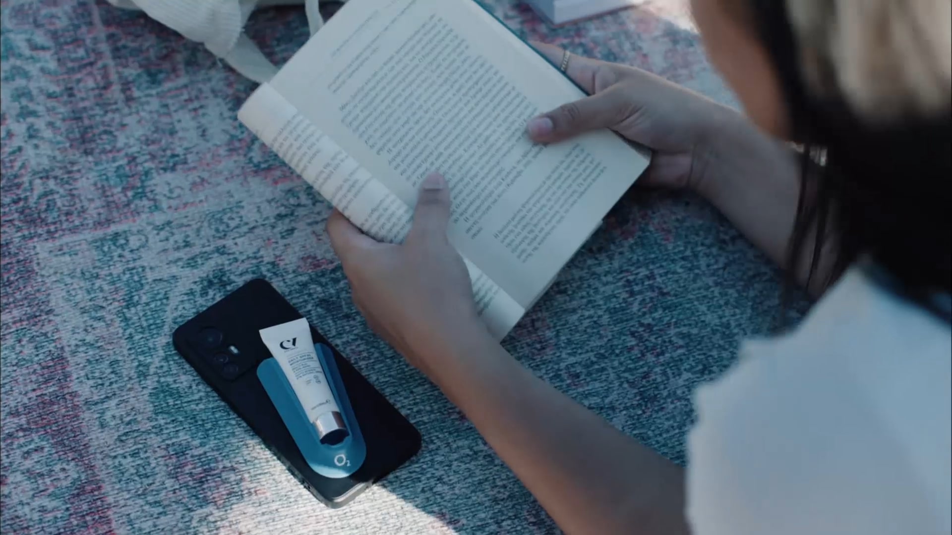 O2 customers receive free summer mobile accessory that takes inspiration from Hailey Bieber’s viral lip case [Video]