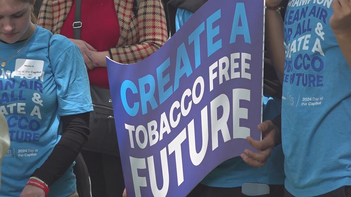 More than 400 students rally at State Capitol to support Clean Indoor Air Act [Video]
