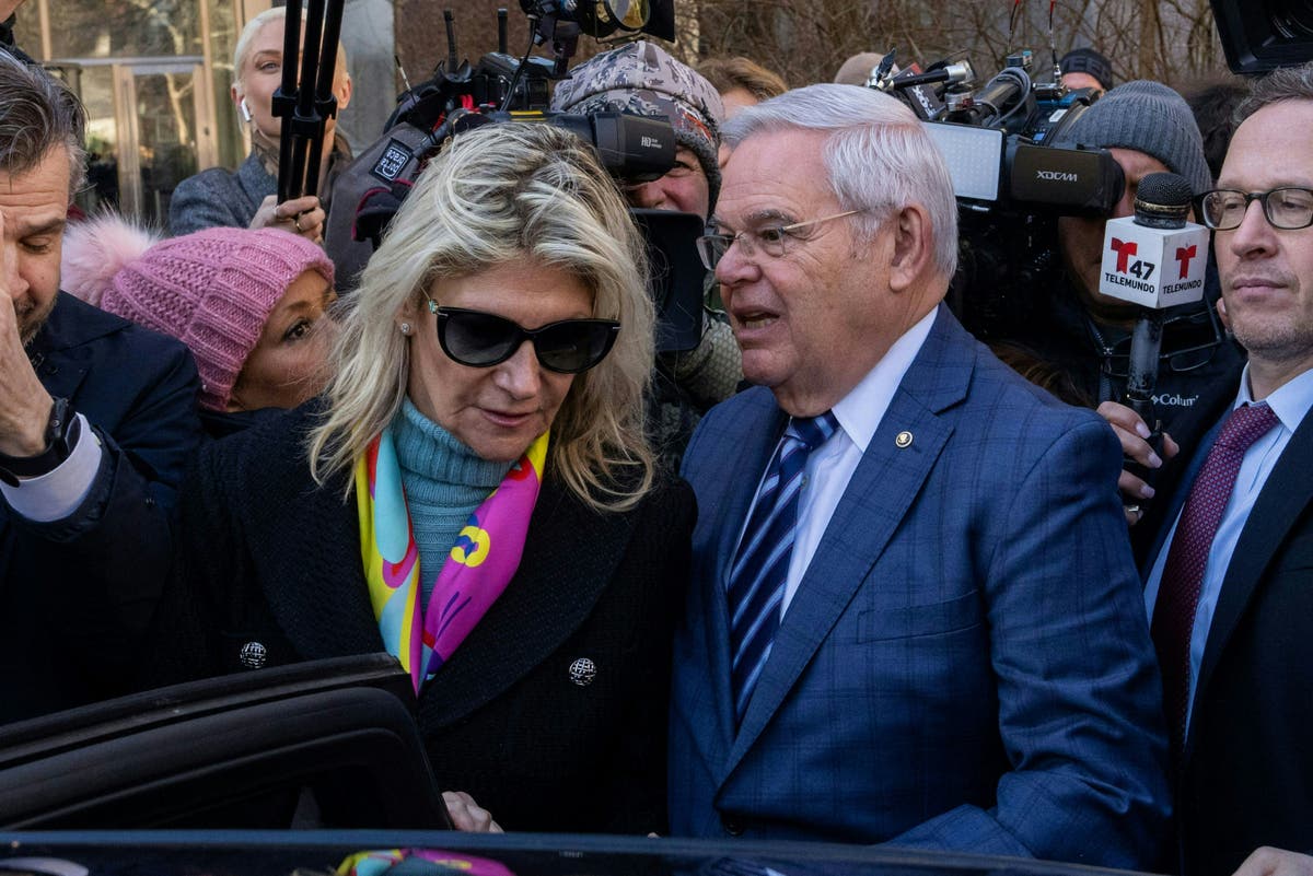 Senator Bob Menendez reveals wife has breast cancer after blaming her for bribery charges [Video]