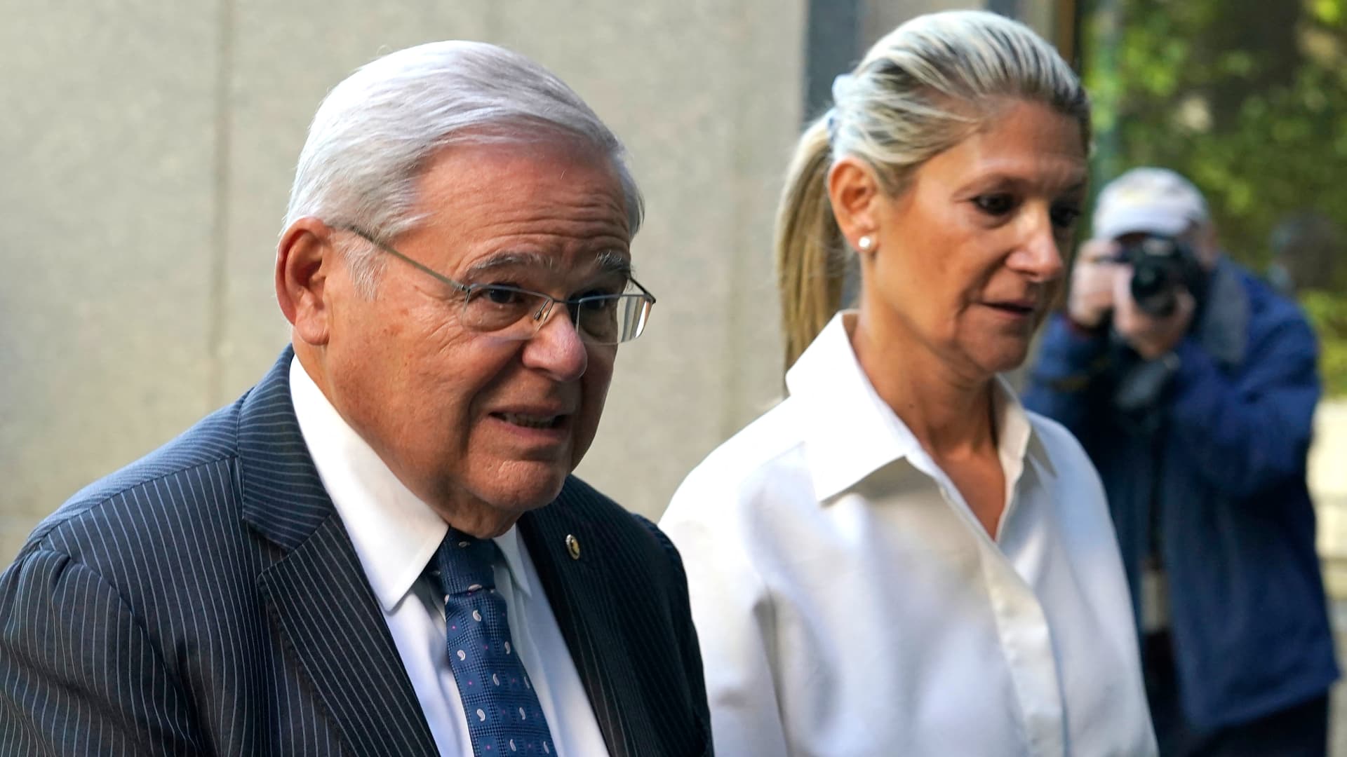 Sen. Menendez’s wife has breast cancer, he reveals at corruption trial [Video]